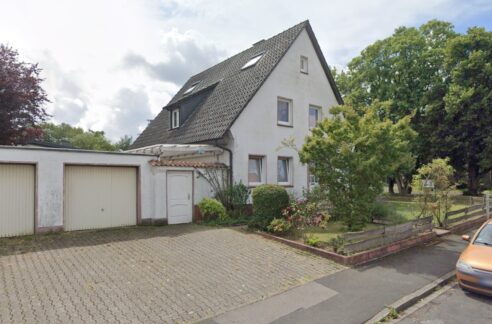 Haus mit 3 Garagen