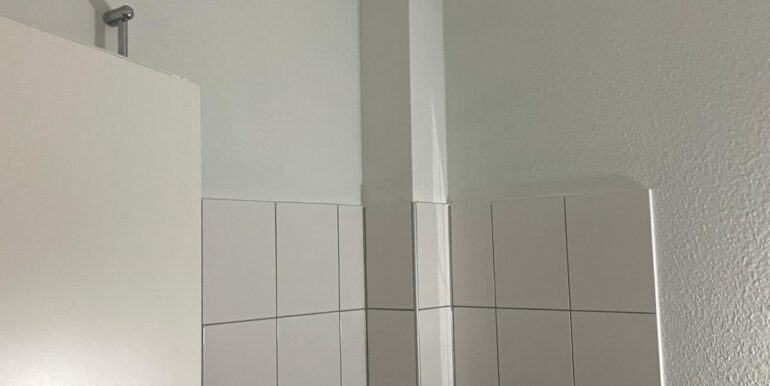 Badezimmer Wohnung 2. OG rechts