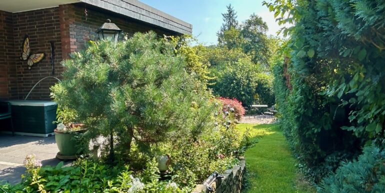 Terrasse mit Zugang zum Garten