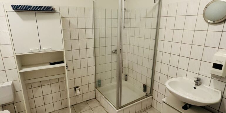 Waschraum mit WC