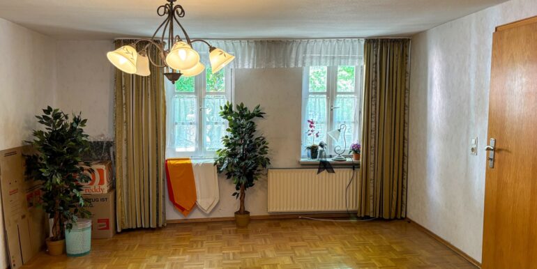 Wohnzimmer Haus links