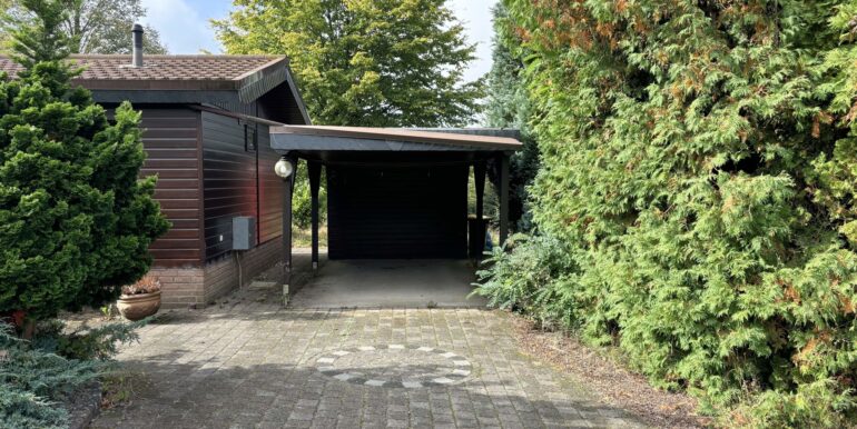 Einfahrt/Carport