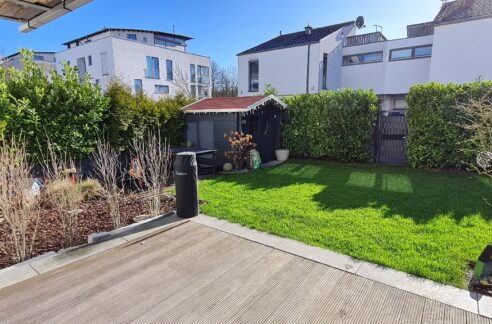 Ca. 20 m² große Terrasse nach Süden