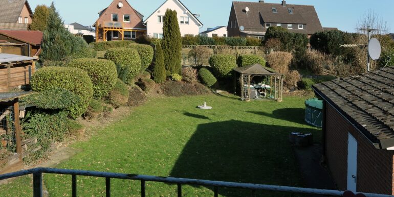 DG: Balkon mit Gartenblick